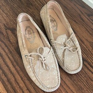 Flat Tod’s unique color